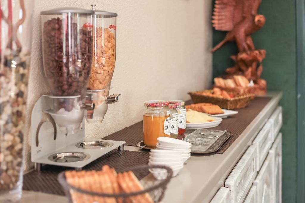 Logis Hotel Horus Restaurant Les Bruyeres Toulenne Экстерьер фото