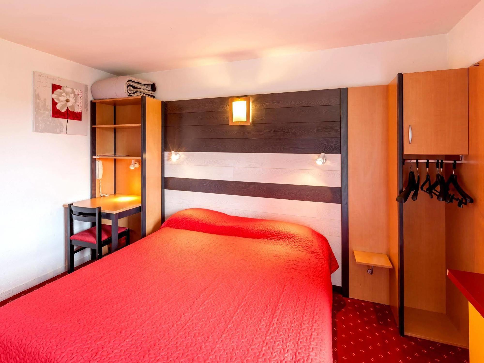 Logis Hotel Horus Restaurant Les Bruyeres Toulenne Экстерьер фото