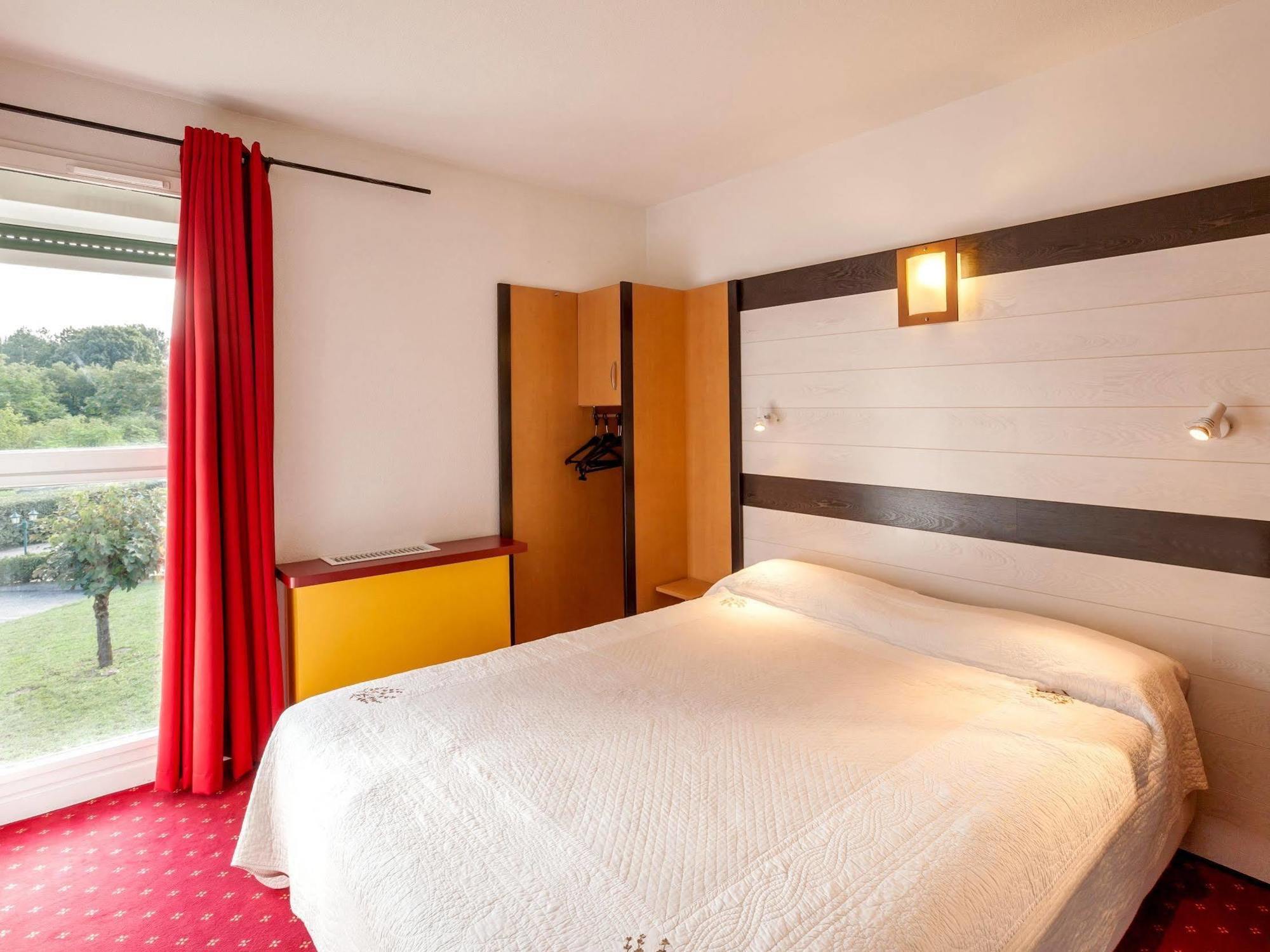 Logis Hotel Horus Restaurant Les Bruyeres Toulenne Экстерьер фото
