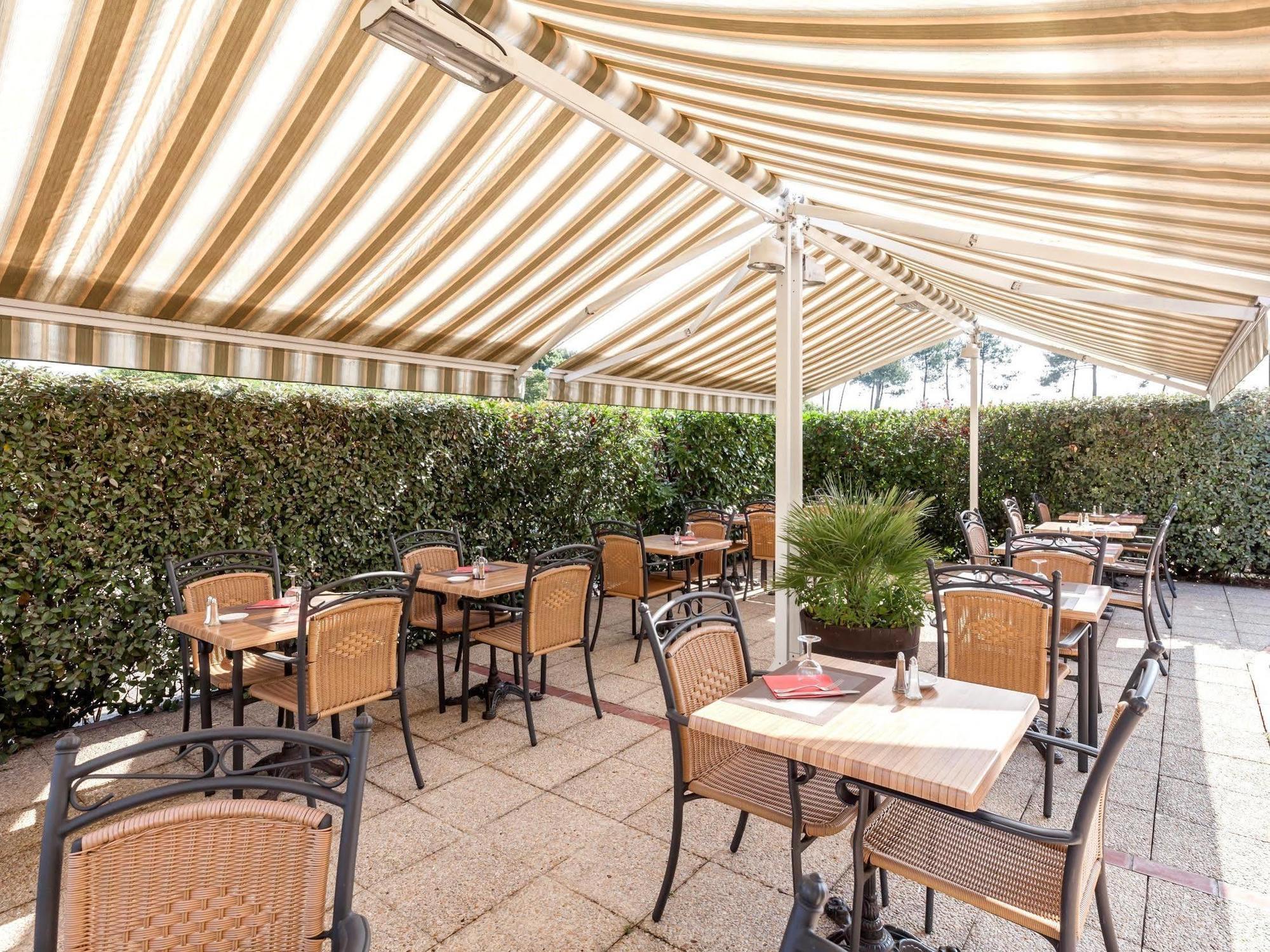 Logis Hotel Horus Restaurant Les Bruyeres Toulenne Экстерьер фото