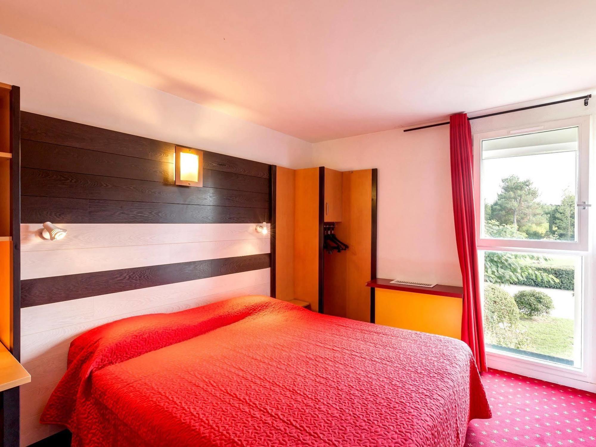 Logis Hotel Horus Restaurant Les Bruyeres Toulenne Экстерьер фото