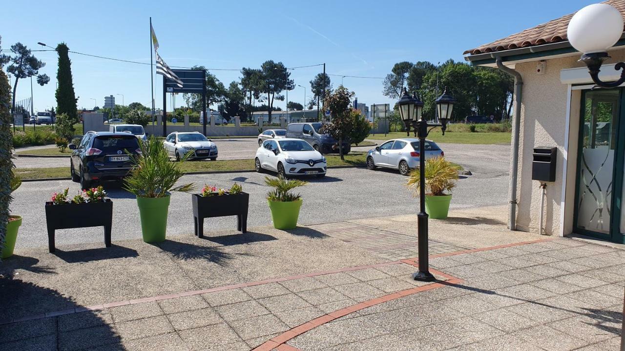 Logis Hotel Horus Restaurant Les Bruyeres Toulenne Экстерьер фото