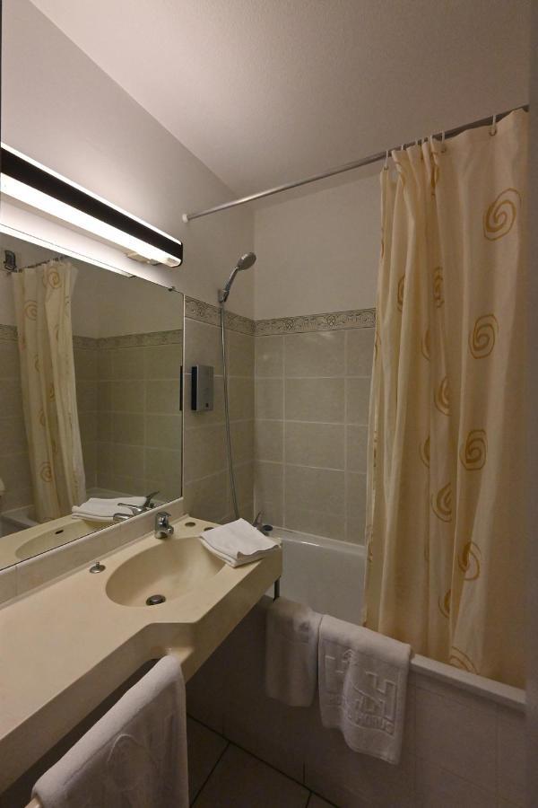 Logis Hotel Horus Restaurant Les Bruyeres Toulenne Экстерьер фото